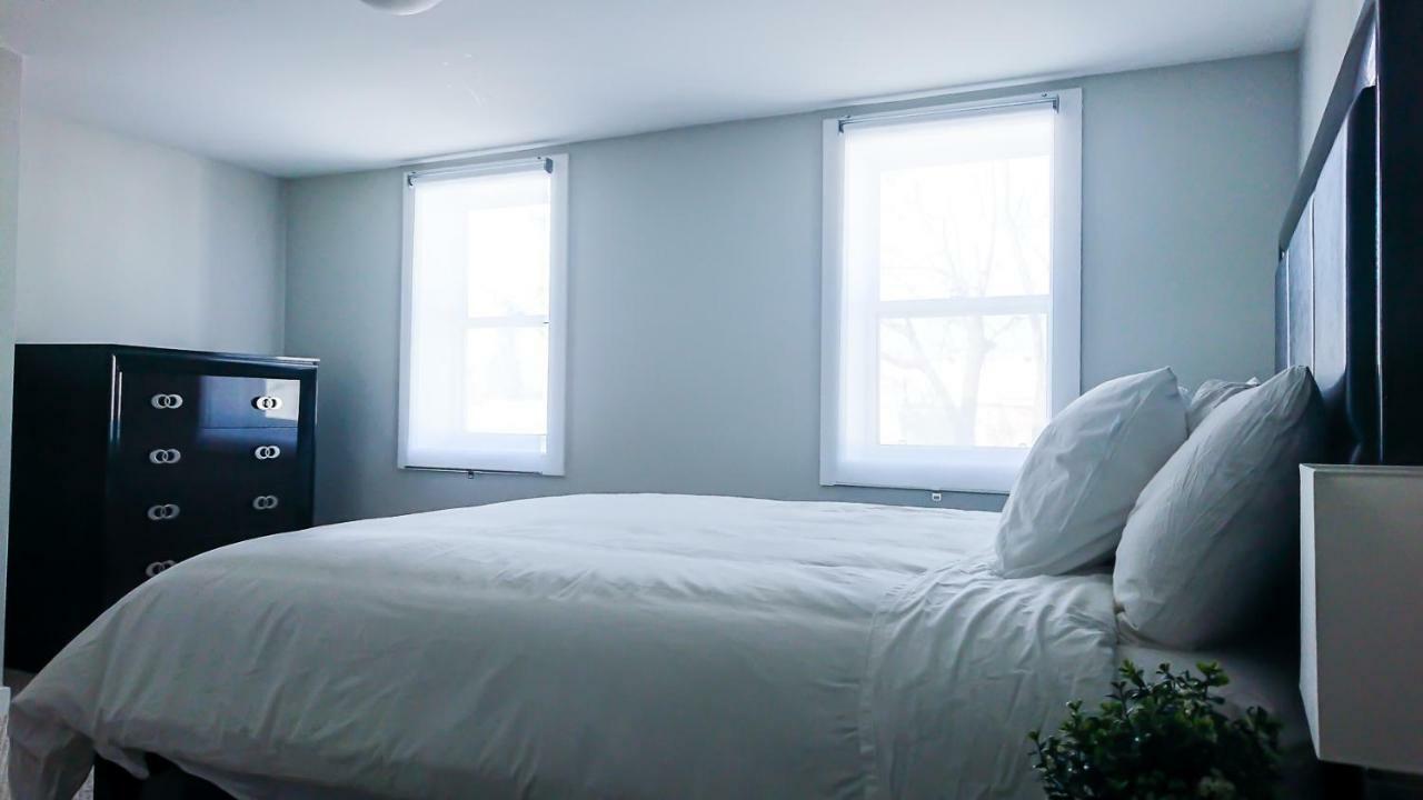 Holiday home Spacious 3 Bdrm Near Downtown *