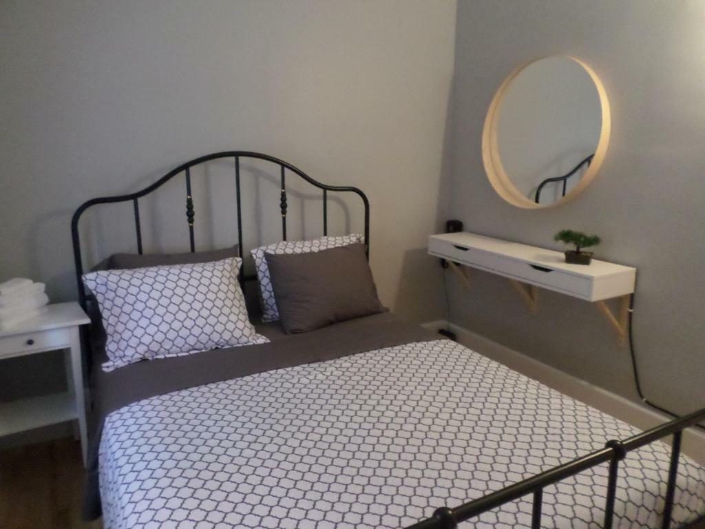 Beautiful, Clean, Quiet 2 Br-in Downtown Ottawa. Parking, Wifi And Netflix Included Apartment *