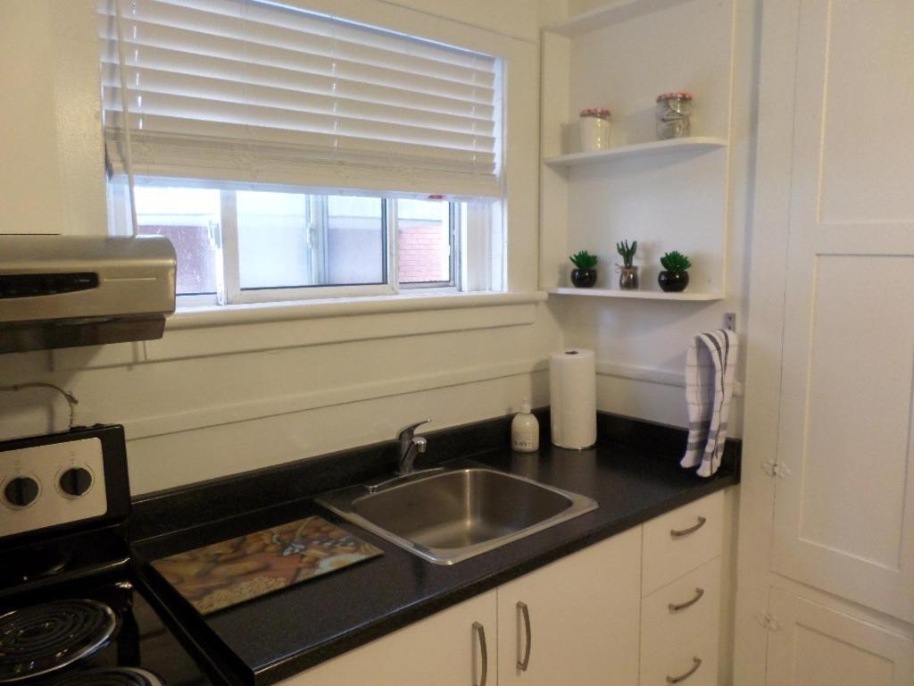 Beautiful, Clean, Quiet 2 Br-in Downtown Ottawa. Parking, Wifi And Netflix Included *