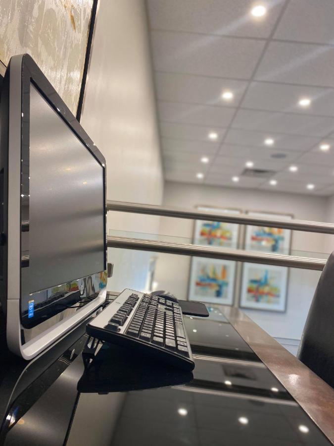 Adam's Airport 3* Ottawa